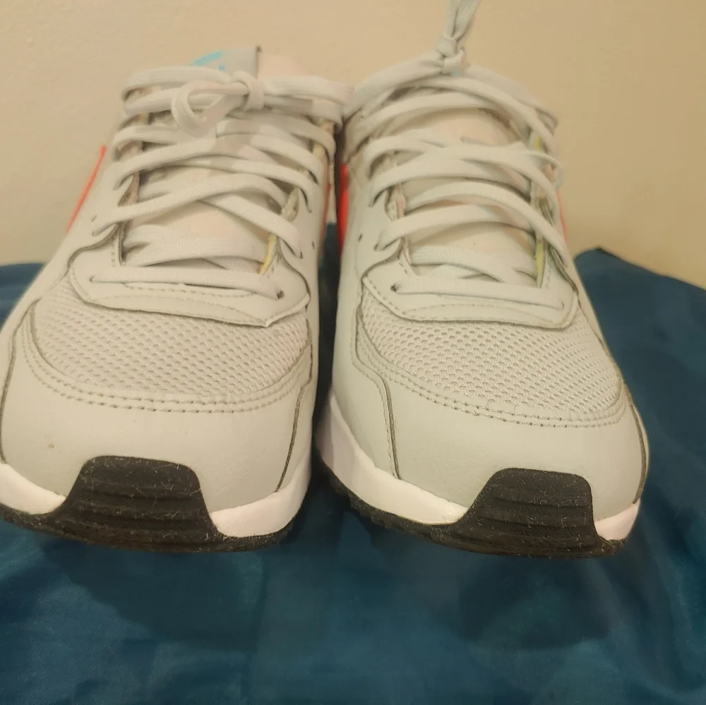 Nike Air Max Sneakers Women's - Picture 4 of 14